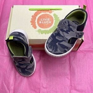 Boys Livie & Luca Shoes Size 7 GUC